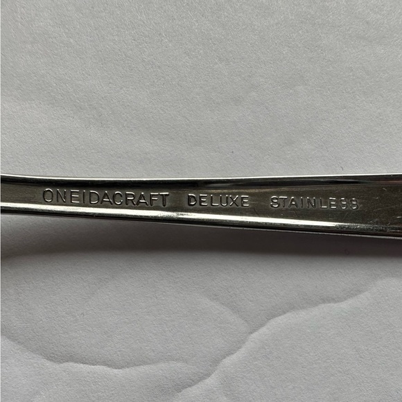 8 OneidaCraft Flight Deluxe Stainless Teaspoons Discontinued Silverware - Picture 3 of 3